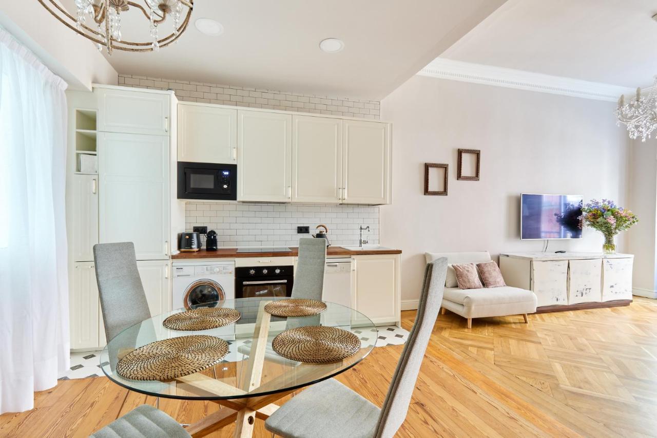 Apartamento Boutique Centro Zapateria 45 Apartment Pamplona Luaran gambar