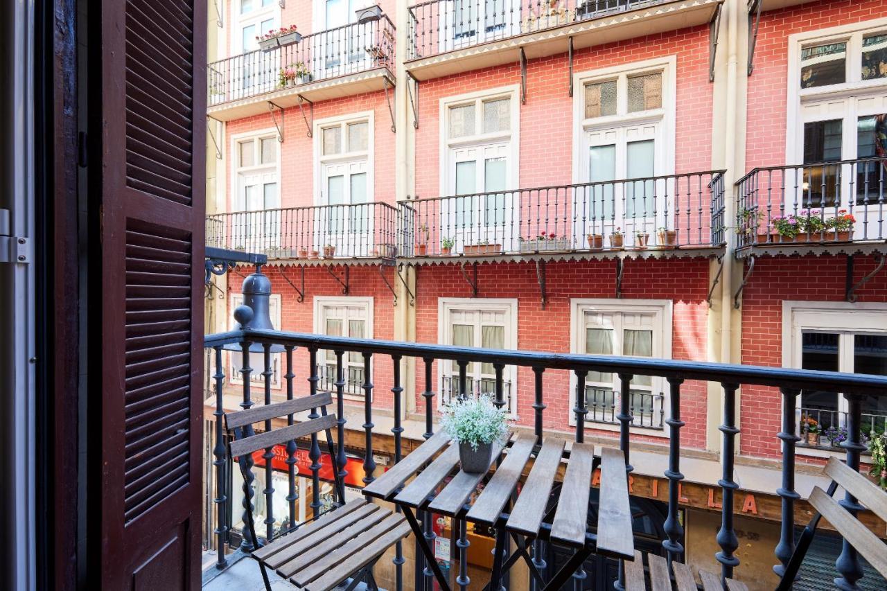 Apartamento Boutique Centro Zapateria 45 Apartment Pamplona Luaran gambar