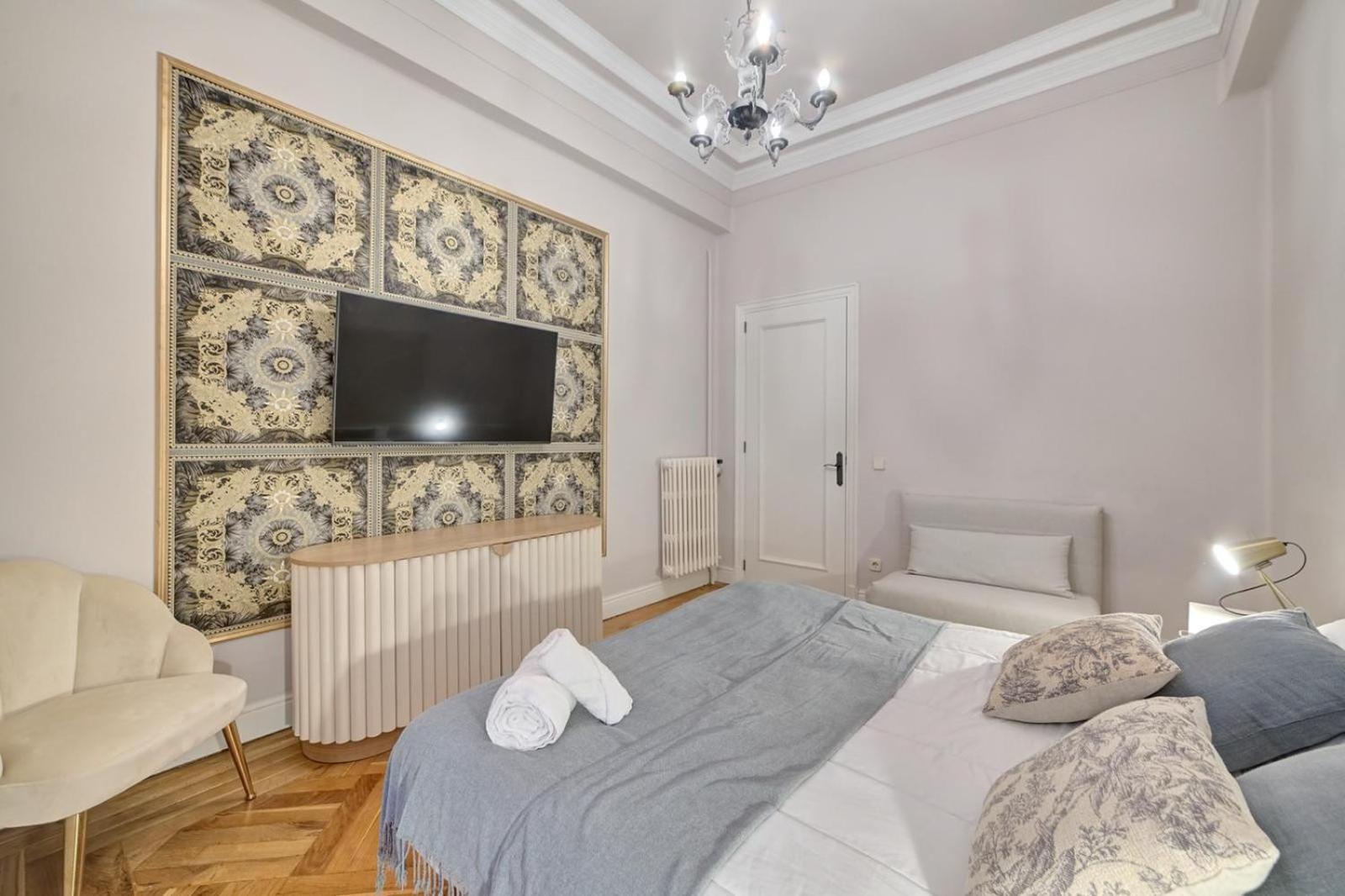 Apartamento Boutique Centro Zapateria 45 Apartment Pamplona Luaran gambar