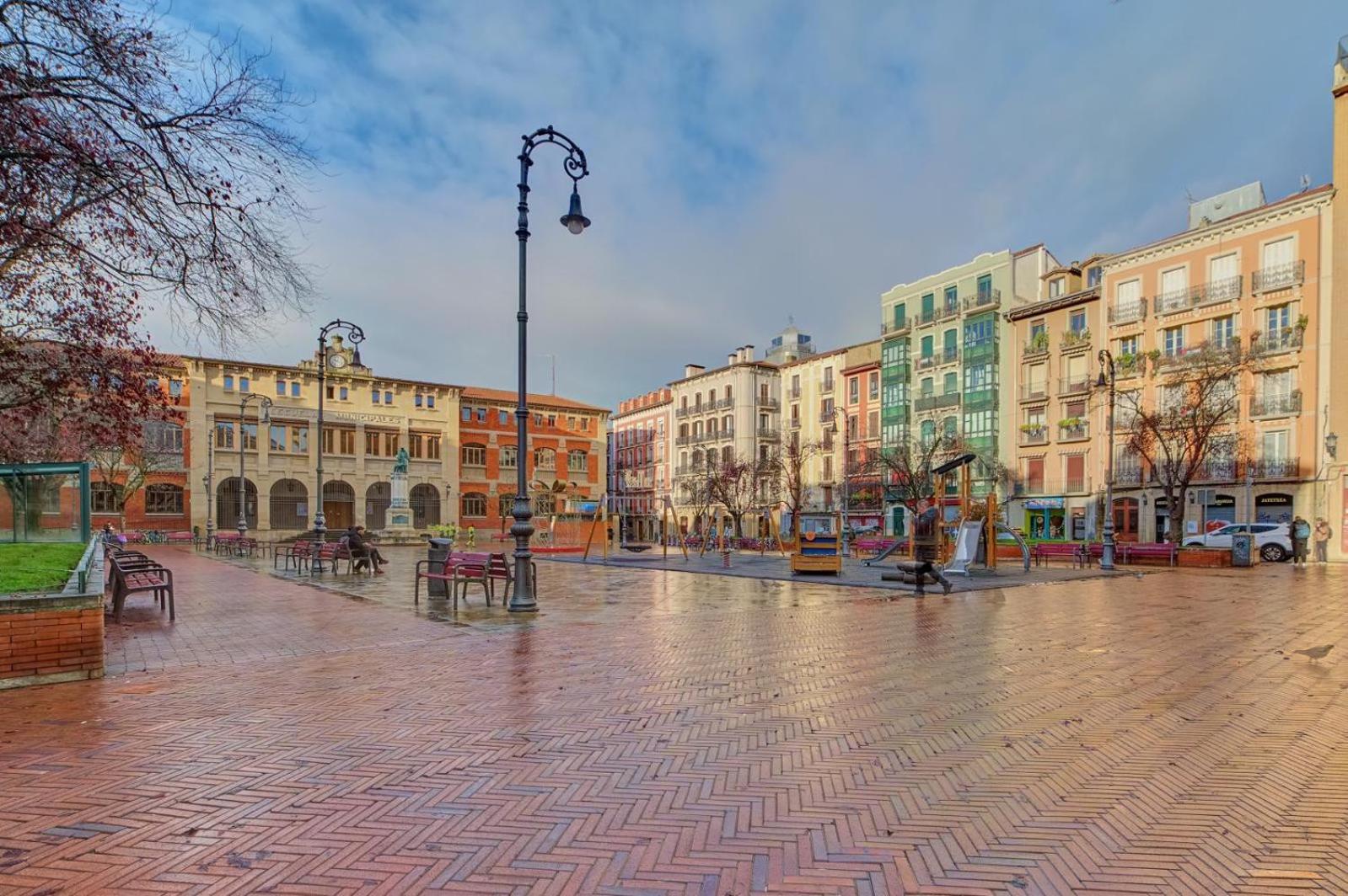 Apartamento Boutique Centro Zapateria 45 Apartment Pamplona Luaran gambar