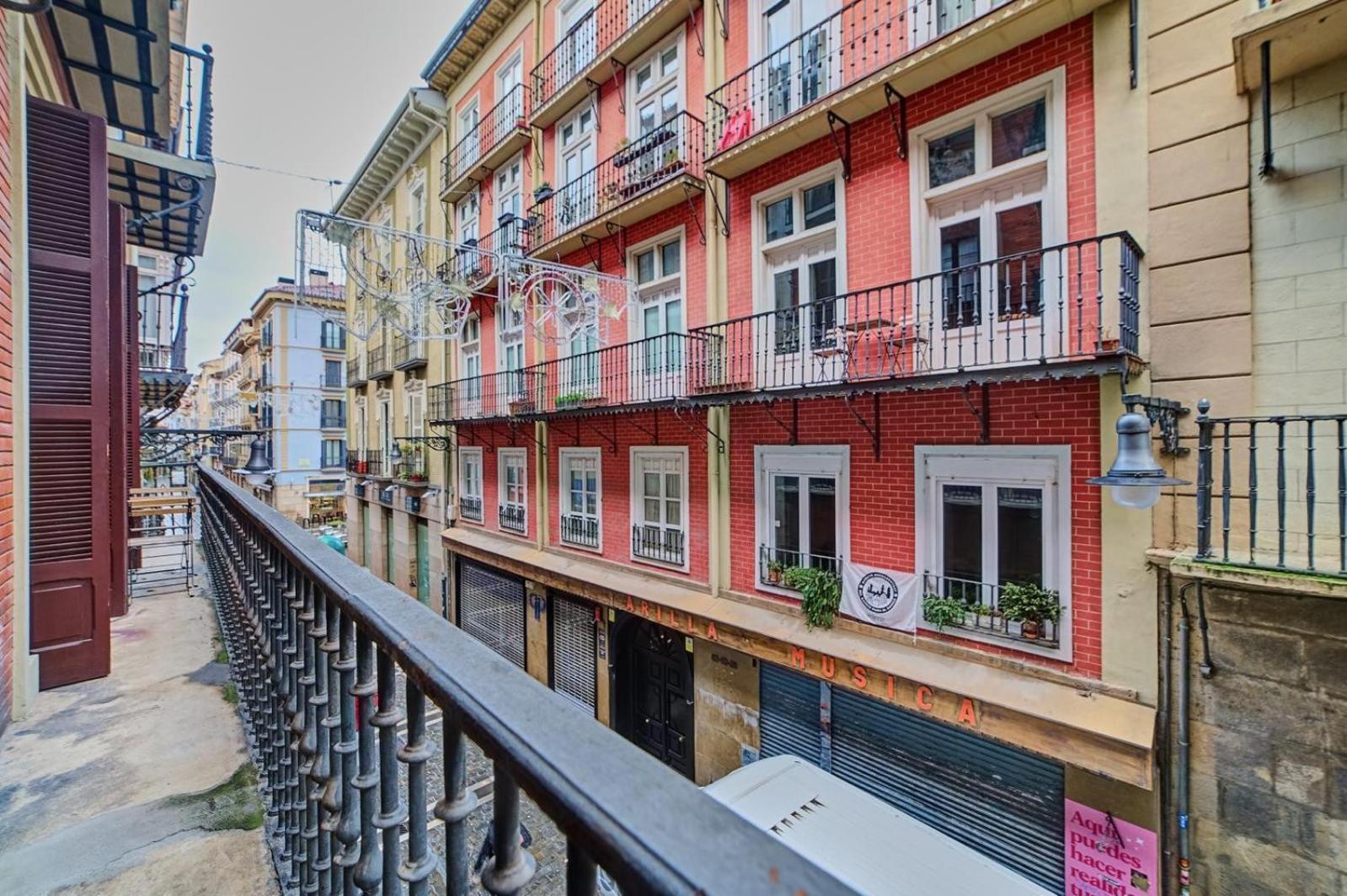 Apartamento Boutique Centro Zapateria 45 Apartment Pamplona Luaran gambar