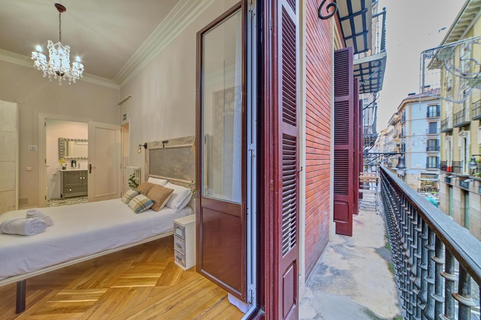 Apartamento Boutique Centro Zapateria 45 Apartment Pamplona Luaran gambar