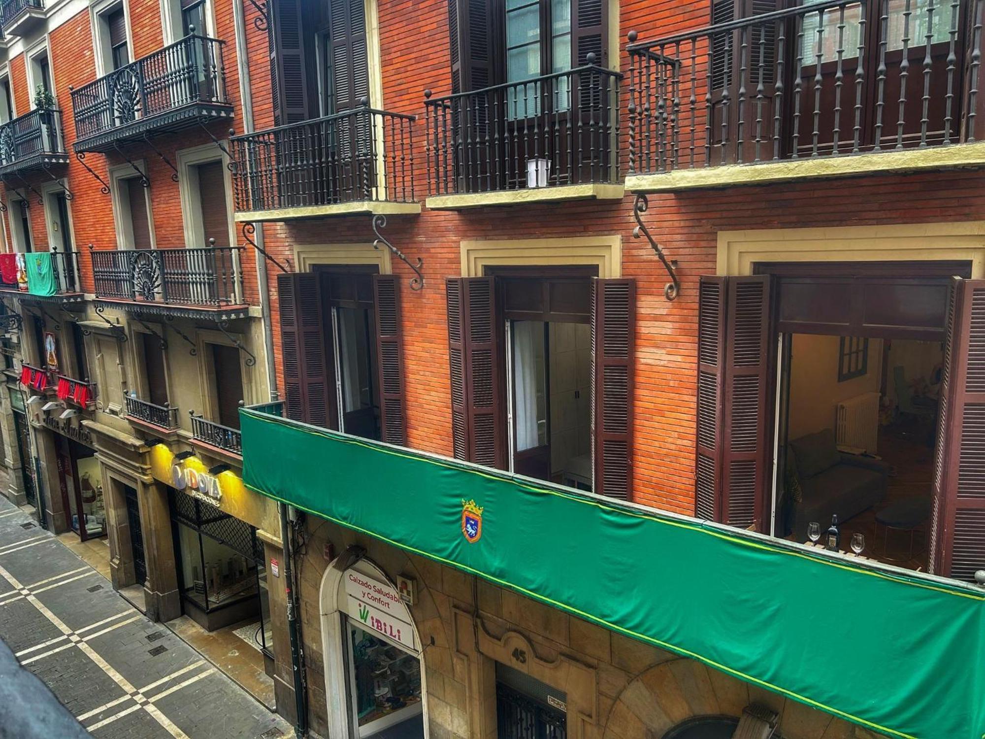 Apartamento Boutique Centro Zapateria 45 Apartment Pamplona Luaran gambar