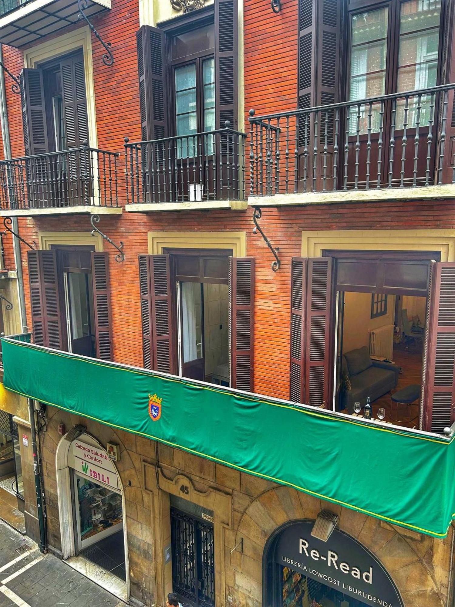 Apartamento Boutique Centro Zapateria 45 Apartment Pamplona Luaran gambar