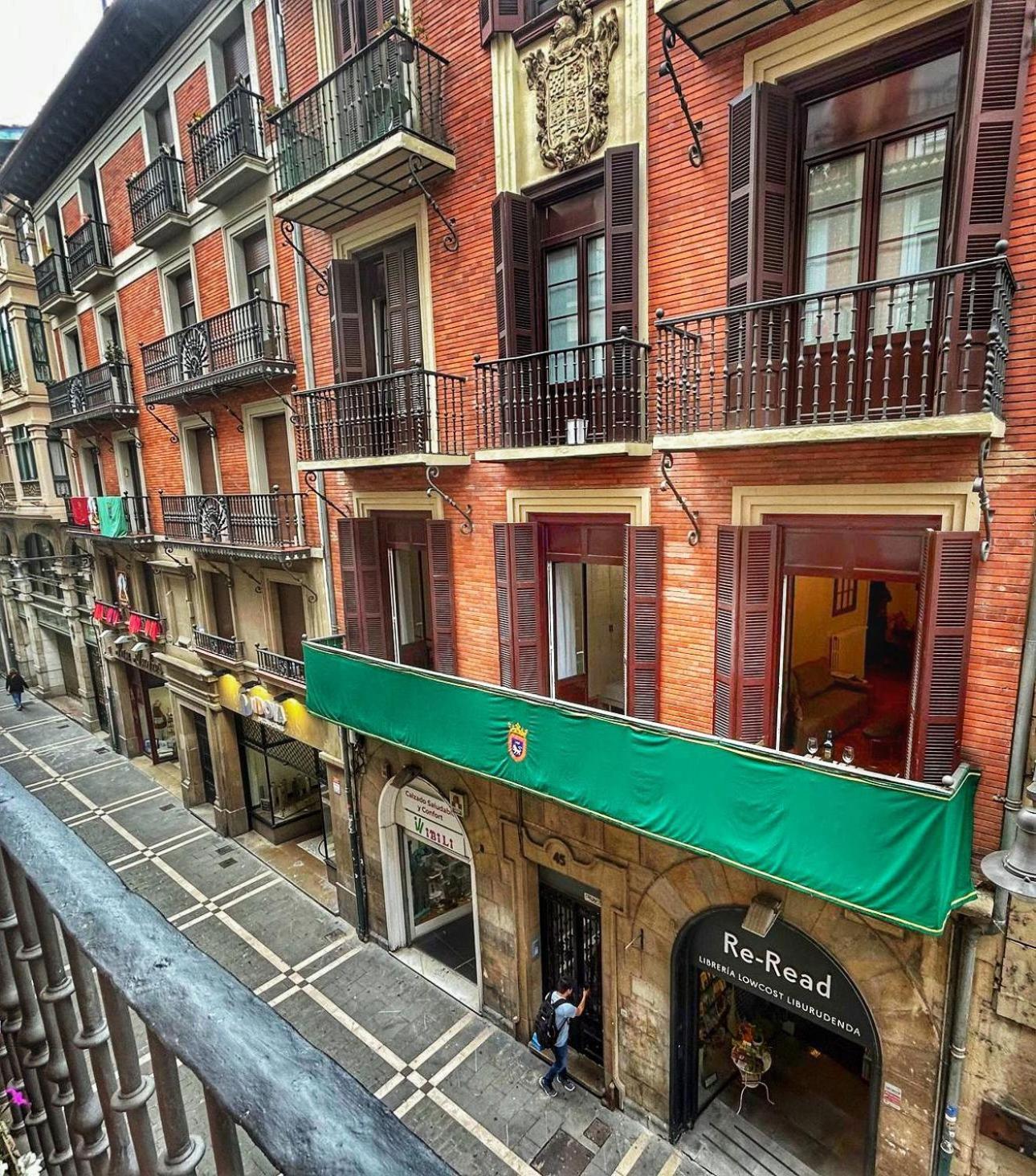 Apartamento Boutique Centro Zapateria 45 Apartment Pamplona Luaran gambar